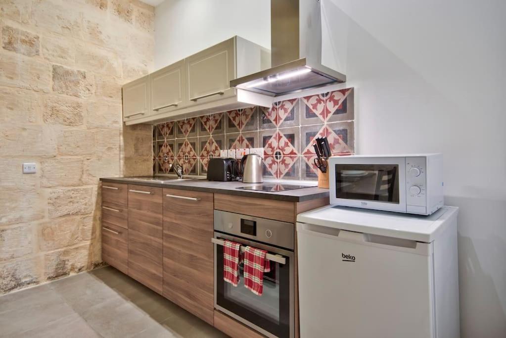 Vallettastay Old Lodge Apartment 1 Ngoại thất bức ảnh