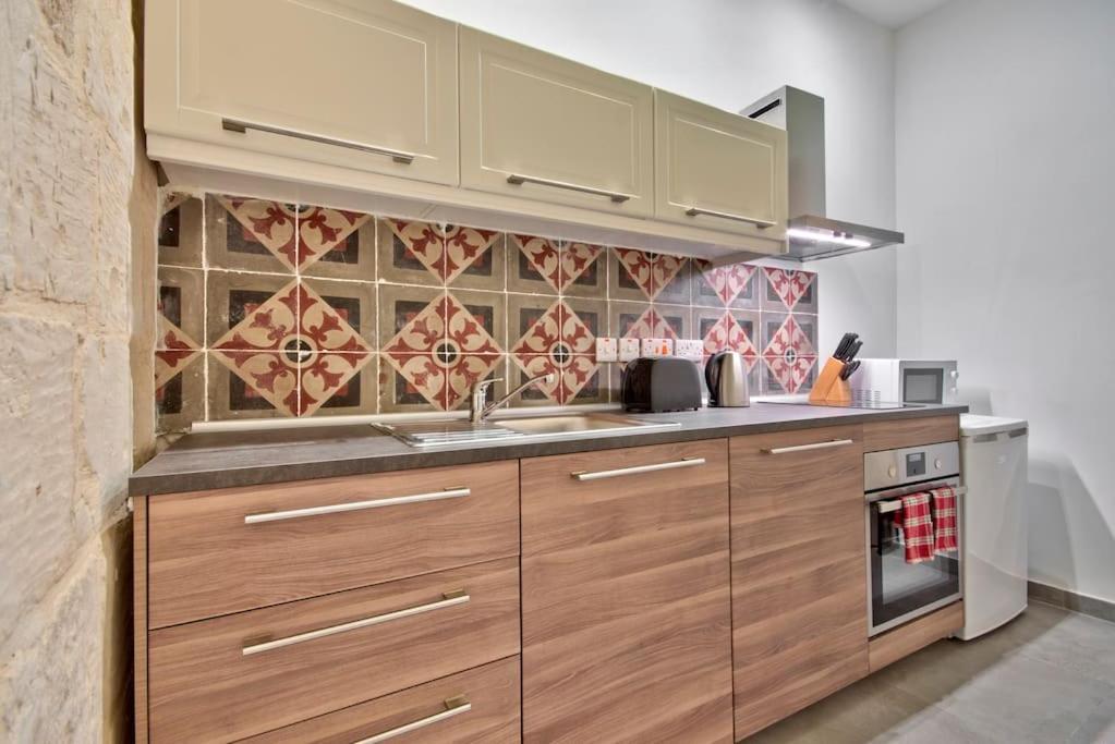 Vallettastay Old Lodge Apartment 1 Ngoại thất bức ảnh