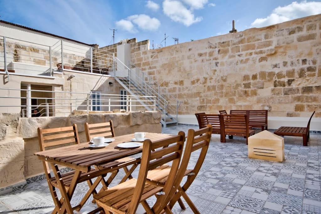 Vallettastay Old Lodge Apartment 1 Ngoại thất bức ảnh