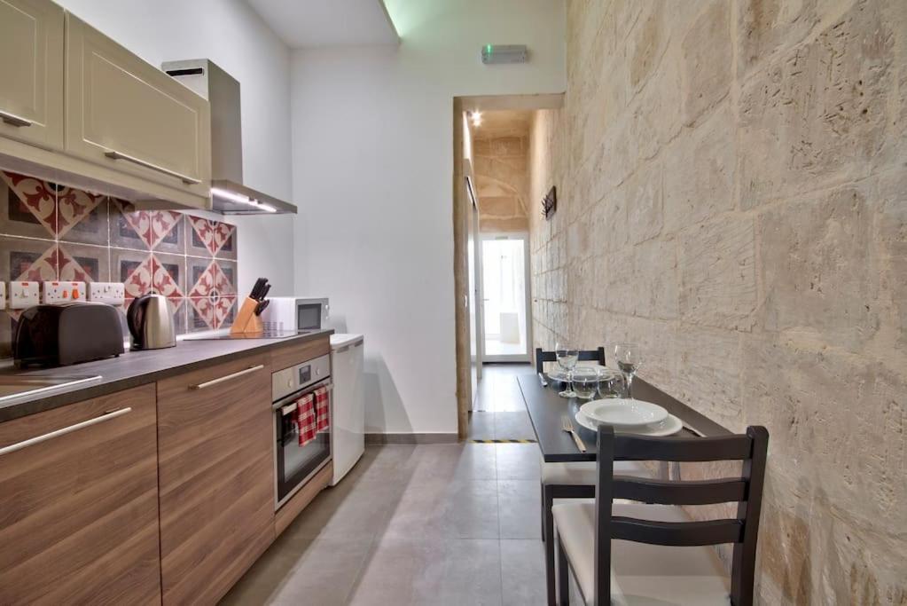 Vallettastay Old Lodge Apartment 1 Ngoại thất bức ảnh